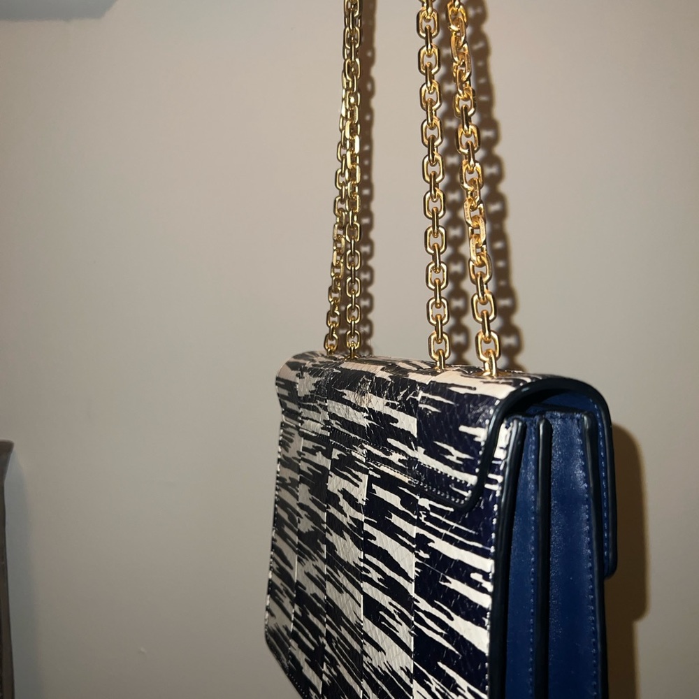 Tory Burch Gemini Link Chain Snake Shoulder Bag. Limited Edition. - Picture 2 of 3